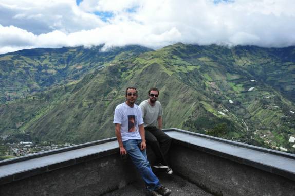 Com o Rafa no Café del Cielo, em Baños, no Equador